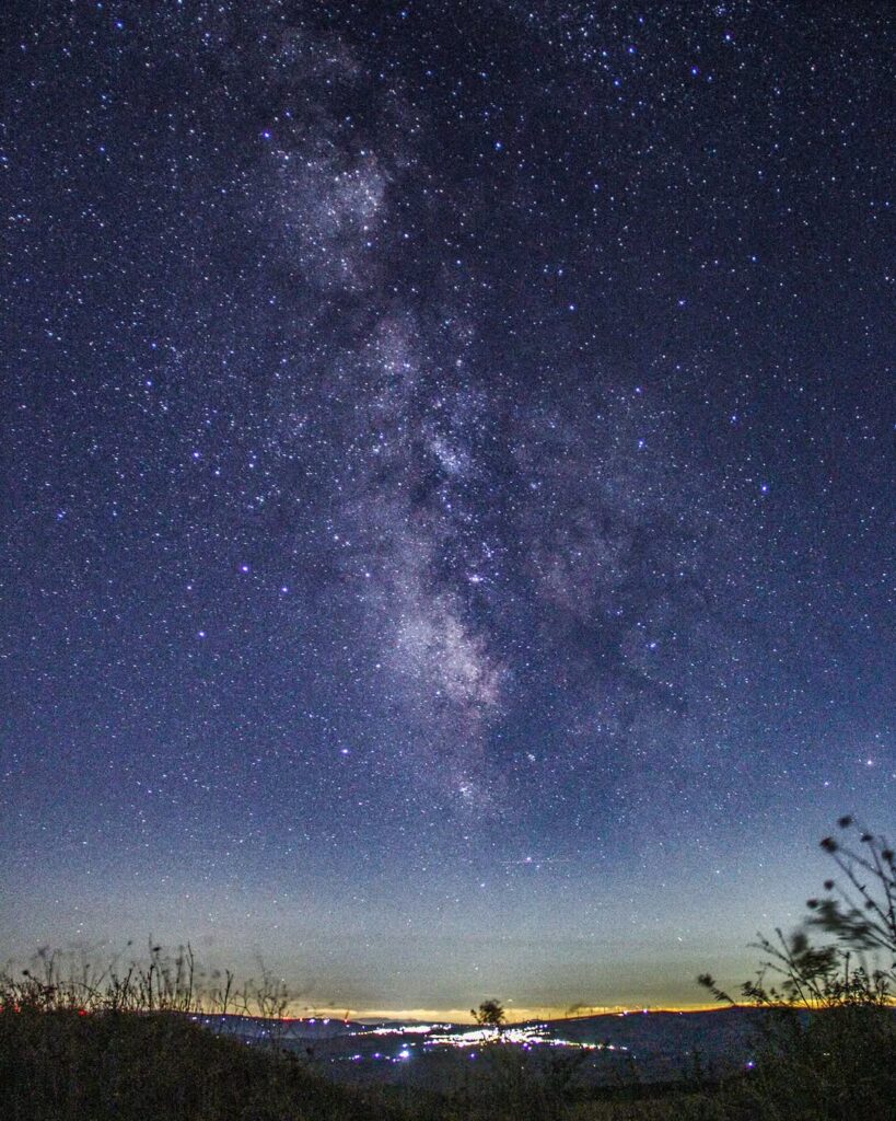 Via Lattea nel cielo notturno del Molise, vista dalla campagna intorno a Tenuta Dafne, Vinchiaturo.